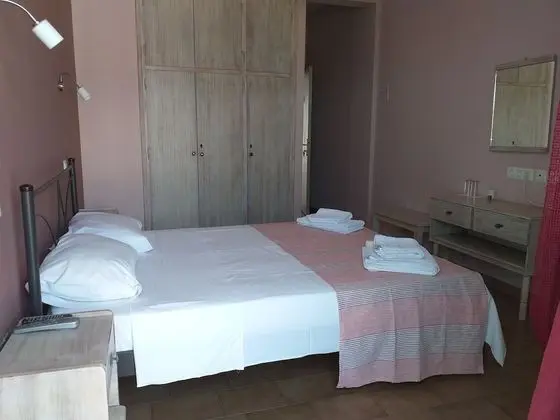 Tek Büyük Yataklı Oda, Balkon, Kısmi Deniz Manzaralı