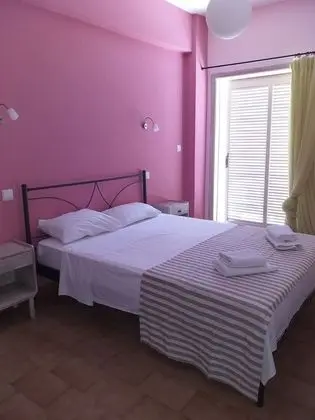 Tek Büyük Yataklı Oda, Balkon, Kısmi Deniz Manzaralı