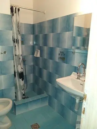 Tek Büyük Yataklı Oda, Balkon, Kısmi Deniz Manzaralı