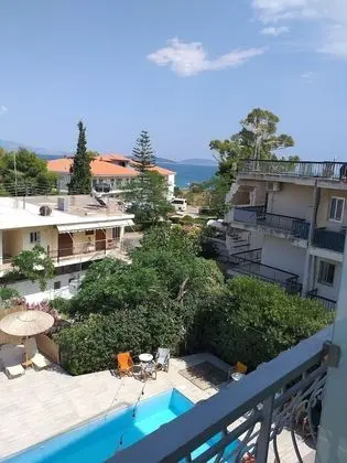 Tek Büyük Yataklı Oda, Balkon, Kısmi Deniz Manzaralı