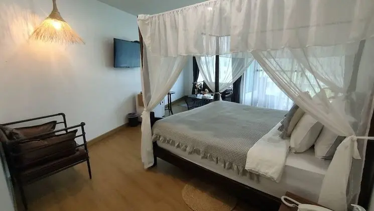 Sweet Farmer (King Bed)