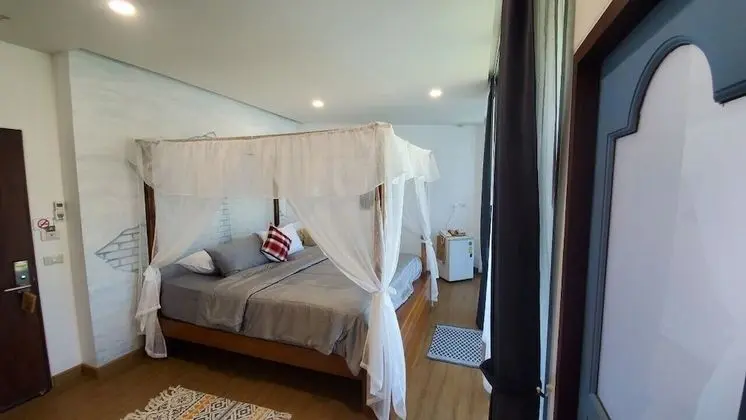 Young Farmer (King Bed)
