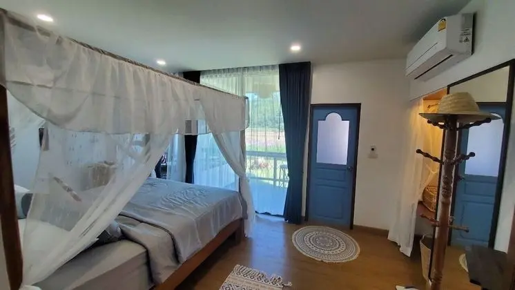 Young Farmer (King Bed)