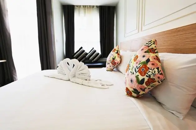 Deluxe Double Room with Pool Access