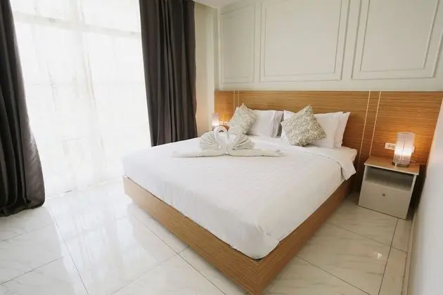 Suite with Mountain View