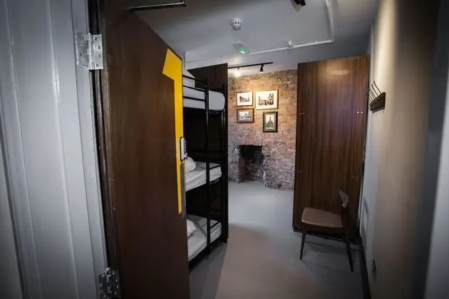 Bed in 15-Bed Mixed Dormitory Room with Shared Bathroom