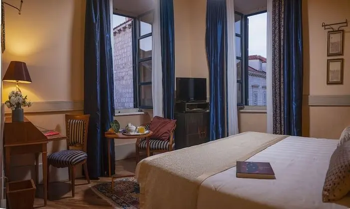 Corner Deluxe Room