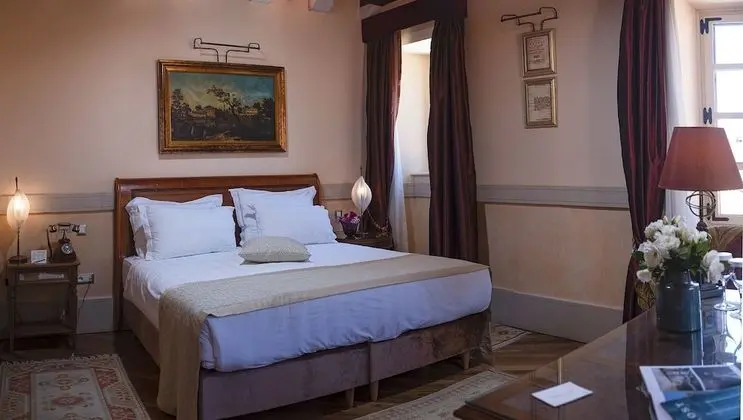 Corner Deluxe Room