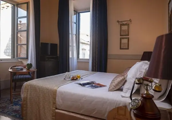 Corner Deluxe Room