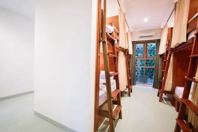 Ortak Ranzalı Oda, Sadece kadınlar için