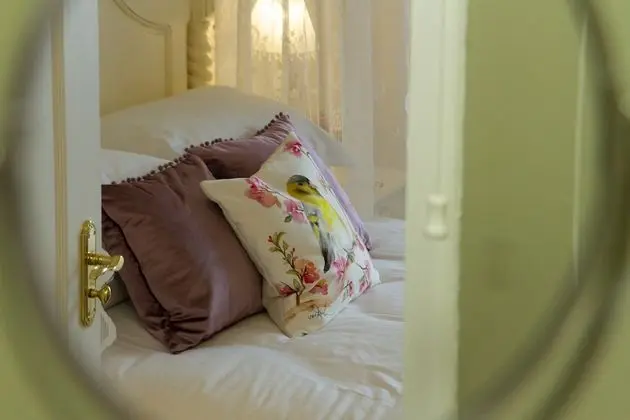Deluxe Tek Büyük Yataklı Oda, Banyolu/Duşlu, Bahçe Manzaralı (4 Poster Bed)