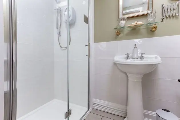 Deluxe Tek Büyük Yataklı Oda, Banyolu/Duşlu, Bahçe Manzaralı (4 Poster Bed)