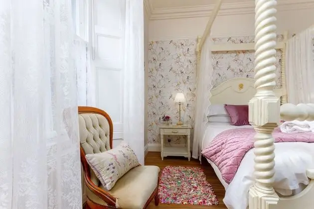 Deluxe Tek Büyük Yataklı Oda, Banyolu/Duşlu, Bahçe Manzaralı (4 Poster Bed)