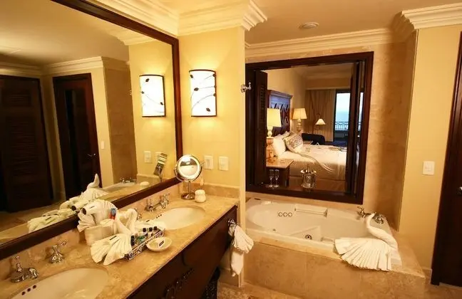 Super Executive Suite Ocean View with Jacuzzi