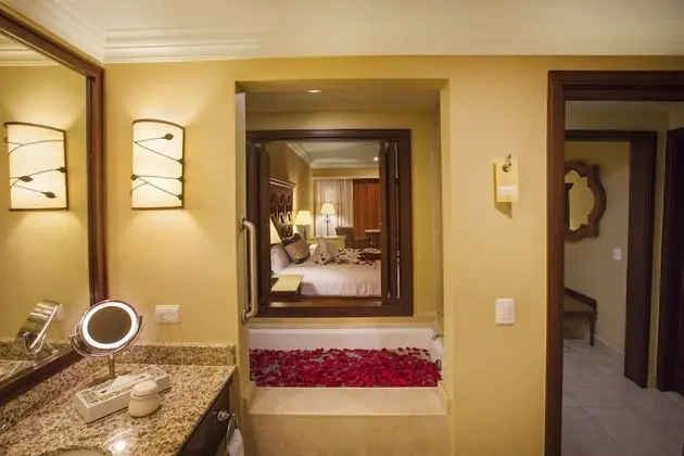 Super Executive Suite Ocean View with Jacuzzi