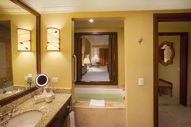 Super Executive Suite Ocean View with Jacuzzi