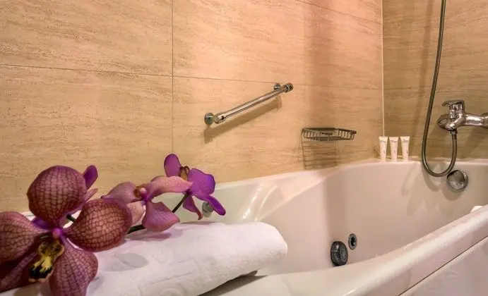 Üç Kişilik Oda (1 adult)