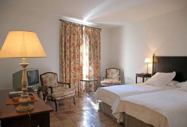 Tek Büyük Yataklı Oda (2 Adults + 1 Child)