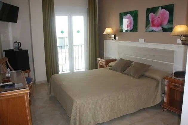 Büyük Yataklı Tek Kişilik Oda