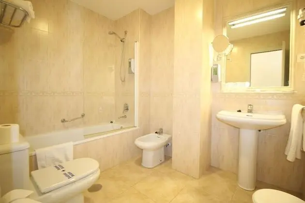 Büyük Yataklı Tek Kişilik Oda