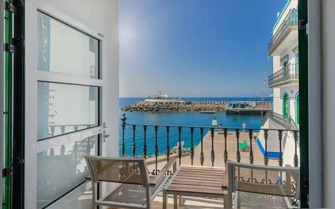 Tek Büyük Yataklı Oda, Balkon, Deniz Manzaralı (2 Adults + 1 child)