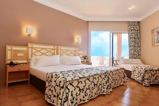 Üç Kişilik Oda, Deniz Manzaralı