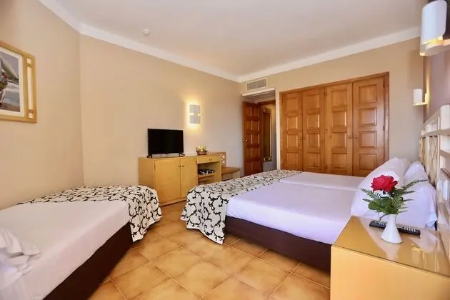 Üç Kişilik Oda, Deniz Manzaralı