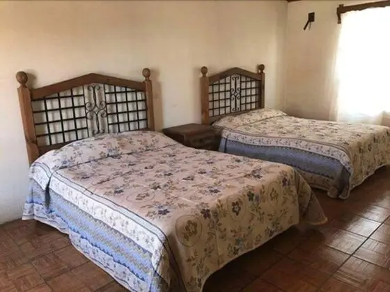 Tek Büyük Yataklı Oda, 2 Çift Kişilik Yatak