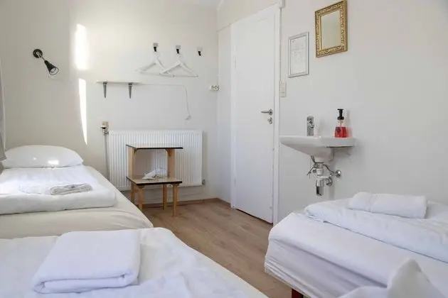 Üç Kişilik Oda, Ortak Banyo