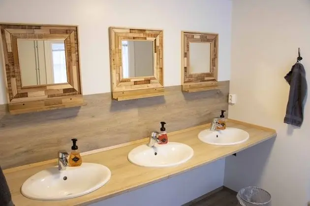 Üç Kişilik Oda, Ortak Banyo