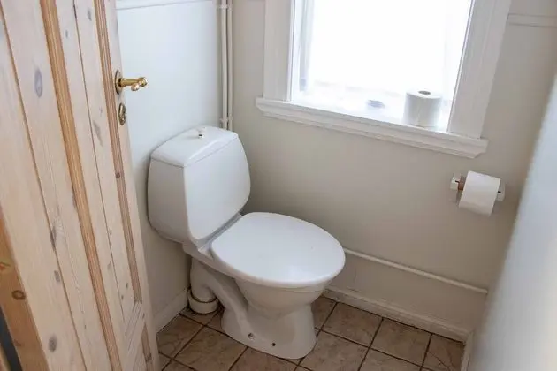 Üç Kişilik Oda, Ortak Banyo