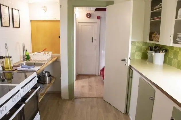 Üç Kişilik Oda, Ortak Banyo