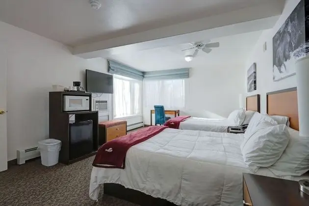 Annex, 2 Queen Beds
