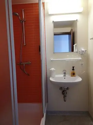 Basic Üç Kişilik Oda, Özel Banyo