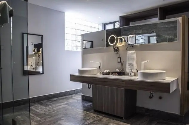 Master Executive Suite
