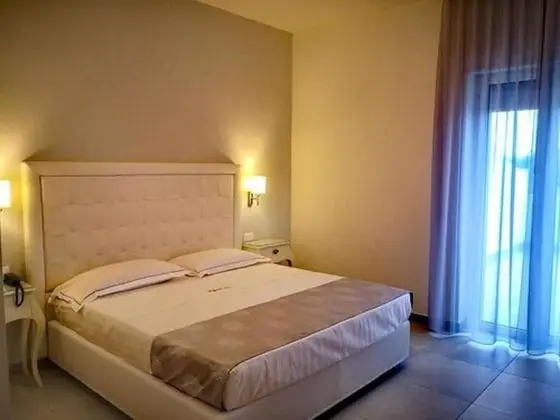 Standard Tek Büyük Yataklı Oda, Balkon, Bahçe Manzaralı