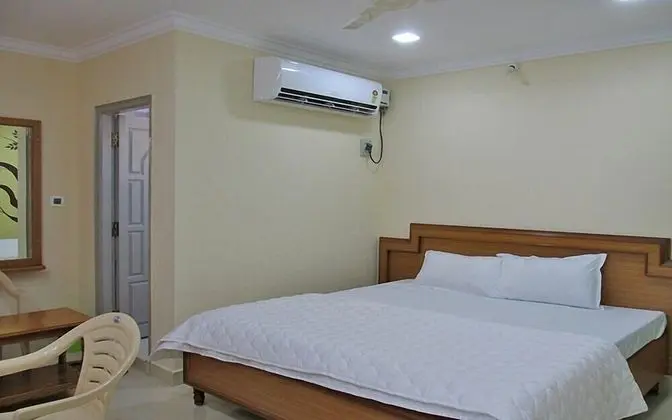 Basic Tek Büyük Yataklı Oda, 1 Çift Kişilik Yatak, Şehir Manzaralı (NON AC)