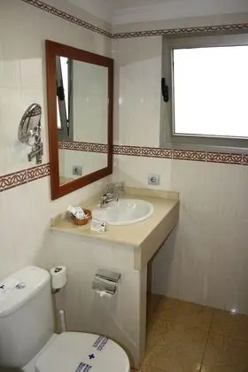 Üç Kişilik Oda