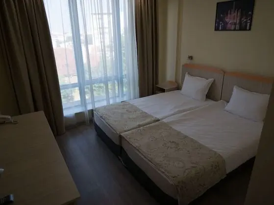 Traditional Tek Büyük veya İki Ayrı Yataklı Oda