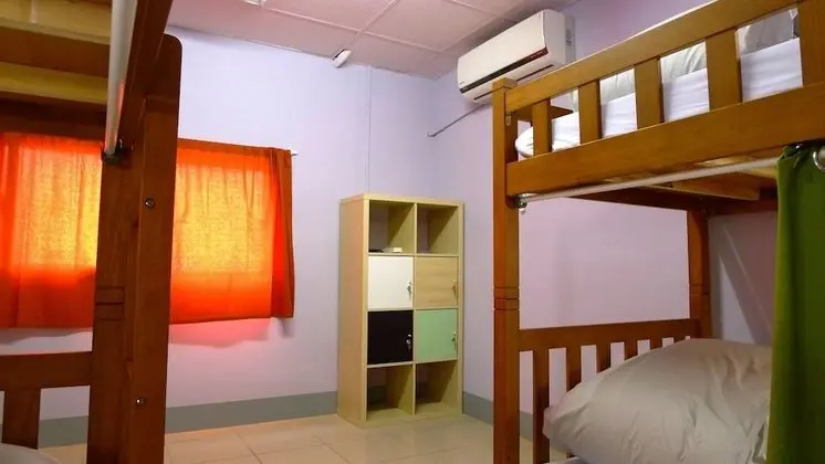 İki Ayrı Yataklı Oda, Ortak Banyo