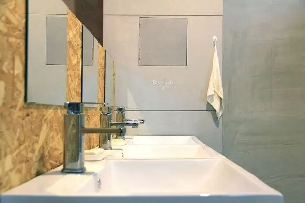 İki Ayrı Yataklı Oda, Ortak Banyo