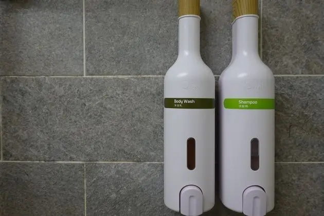 İki Ayrı Yataklı Oda, Ortak Banyo