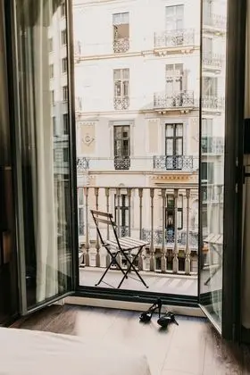 Standard Oda, Balkon, Şehir Manzaralı (Pulitzer View)