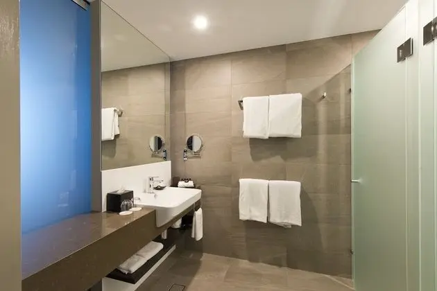 Deluxe Oda, 1 En Büyük (King) Boy Yatak, Business Dinlenme Salonu Kullanımı (Executive)