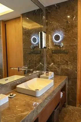 Deluxe Oda, 1 En Büyük (King) Boy Yatak, Balkon