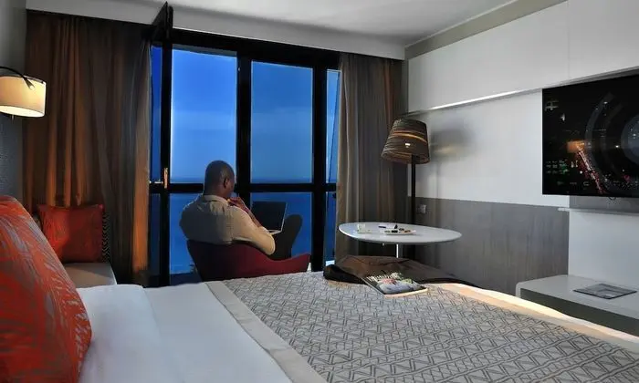 Junior Süit, 1 En Büyük (King) Boy Yatak, Deniz Manzaralı