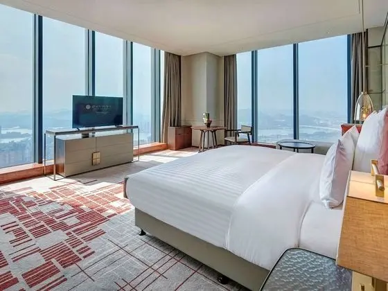 Deluxe Oda, 1 En Büyük (King) Boy Yatak, Nehir Manzaralı (High Floor)
