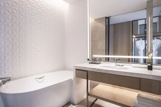 Deluxe Oda, 1 En Büyük (King) Boy Yatak, Şehir Manzaralı (High Floor)