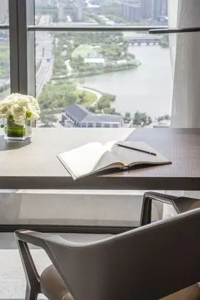 Executive Oda, 1 En Büyük (King) Boy Yatak, Business Dinlenme Salonu Kullanımı (High Floor)