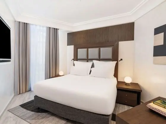 Classic Executive Suite, 1 King Size Bed, 2 Single Size Beds, Partial Kaaba View